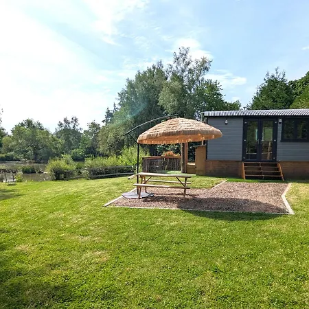 Camping Kingfisher Shepherd's Hut
