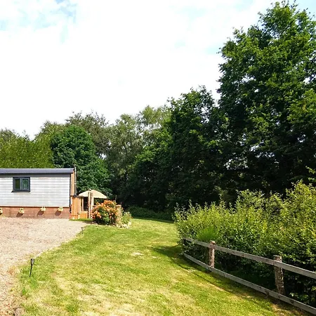 Kingfisher Shepherd's Hut Camping *