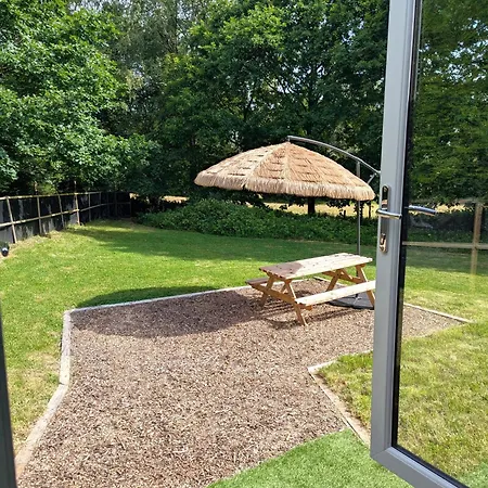 Kingfisher Shepherd's Hut Camping *